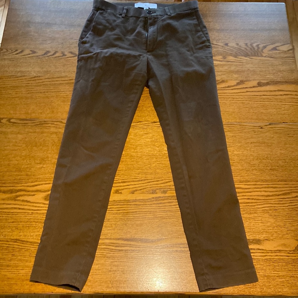 Banana Republic brown 31/32 traveler chino, like new